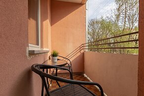 Dickensa Warsaw Apartment by Renters