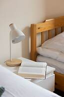 Dickensa Warsaw Apartment by Renters