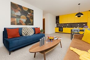 Sunny & Elegant Apartment by Renters