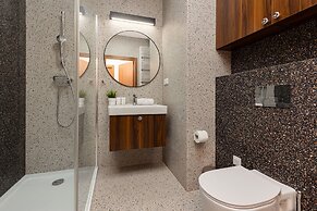 Sunny & Elegant Apartment by Renters