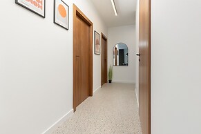 Sunny & Elegant Apartment by Renters