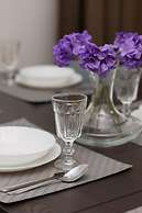 Sunny & Elegant Apartment by Renters