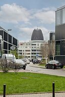 Sunny & Elegant Apartment by Renters