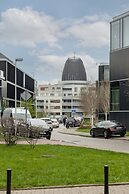 Sunny & Elegant Apartment by Renters