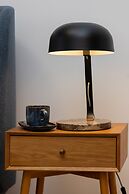 Sunny & Elegant Apartment by Renters