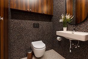 Sunny & Elegant Apartment by Renters