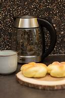 Sunny & Elegant Apartment by Renters