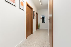 Sunny & Elegant Apartment by Renters