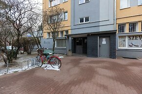 Retro-style Apartment Warsaw by Renters