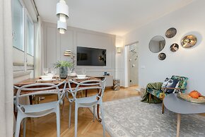 Retro-style Apartment Warsaw by Renters