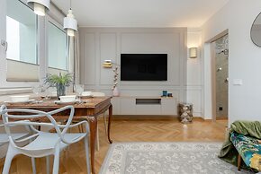 Retro-style Apartment Warsaw by Renters