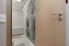 Retro-style Apartment Warsaw by Renters