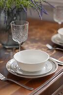 Retro-style Apartment Warsaw by Renters