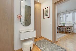 Retro-style Apartment Warsaw by Renters