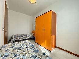 Luminous Flat in a Residence With Common Pool