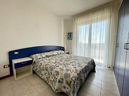 Luminous Flat in a Residence With Common Pool