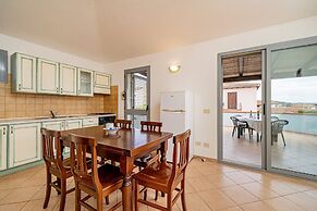 Residence with pool in Cala Girgolu