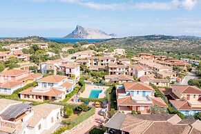 Residence with pool in Cala Girgolu