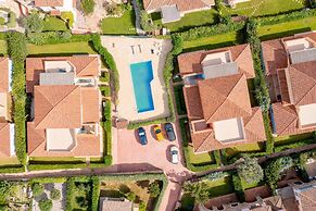 Residence with pool in Cala Girgolu
