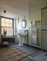 The Townhouse by 8 Holland Street