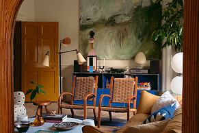 The Townhouse by 8 Holland Street