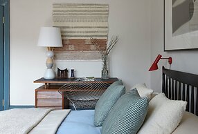 The Townhouse by 8 Holland Street