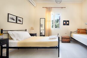 Casa Alta with mountain views