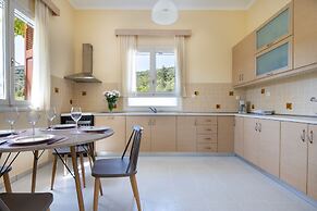 Casa Alta with mountain views