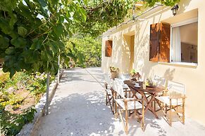 Casa Alta with mountain views