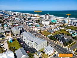 Good Vibes Carolina Beach 1 Bedroom Villa by RedAwning