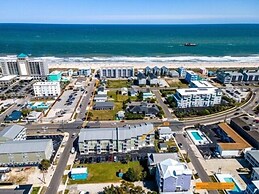 Good Vibes Carolina Beach 1 Bedroom Villa by RedAwning