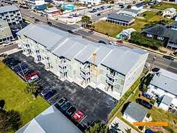 Good Vibes Carolina Beach 1 Bedroom Villa by RedAwning