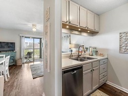 Good Vibes Carolina Beach 1 Bedroom Villa by RedAwning