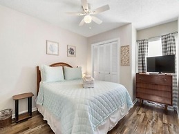 Good Vibes Carolina Beach 1 Bedroom Villa by RedAwning