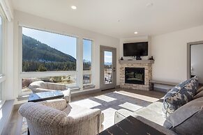 207 Clearwater Lofts 3 Bedroom Condo by RedAwning