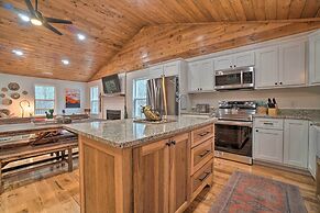 Painted Skies Upscale Getaway By Lake Burton!