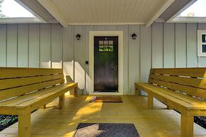 Painted Skies Upscale Getaway By Lake Burton!