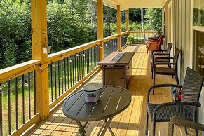 Painted Skies Upscale Getaway By Lake Burton!