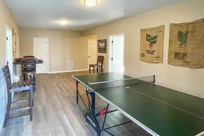 Painted Skies Upscale Getaway By Lake Burton!