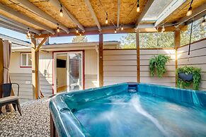 Seattle Vacation Home w/ Hot Tub: 5 Mi to Downtown