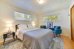 Seattle Vacation Home w/ Hot Tub: 5 Mi to Downtown