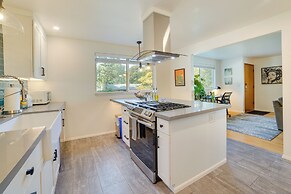 Seattle Vacation Home w/ Hot Tub: 5 Mi to Downtown