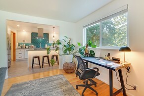 Seattle Vacation Home w/ Hot Tub: 5 Mi to Downtown