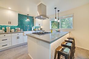 Seattle Vacation Home w/ Hot Tub: 5 Mi to Downtown