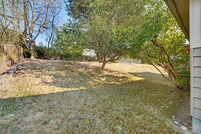 Seattle Vacation Home w/ Hot Tub: 5 Mi to Downtown