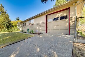 Seattle Vacation Home w/ Hot Tub: 5 Mi to Downtown
