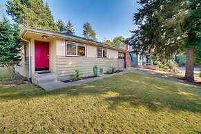 Seattle Vacation Home w/ Hot Tub: 5 Mi to Downtown