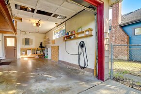 Seattle Vacation Home w/ Hot Tub: 5 Mi to Downtown