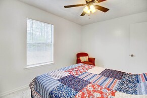 Peaceful Savannah Home - 11 Mi to Beaches!