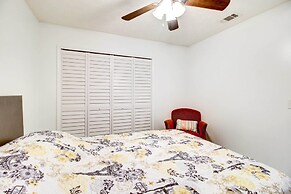 Peaceful Savannah Home - 11 Mi to Beaches!